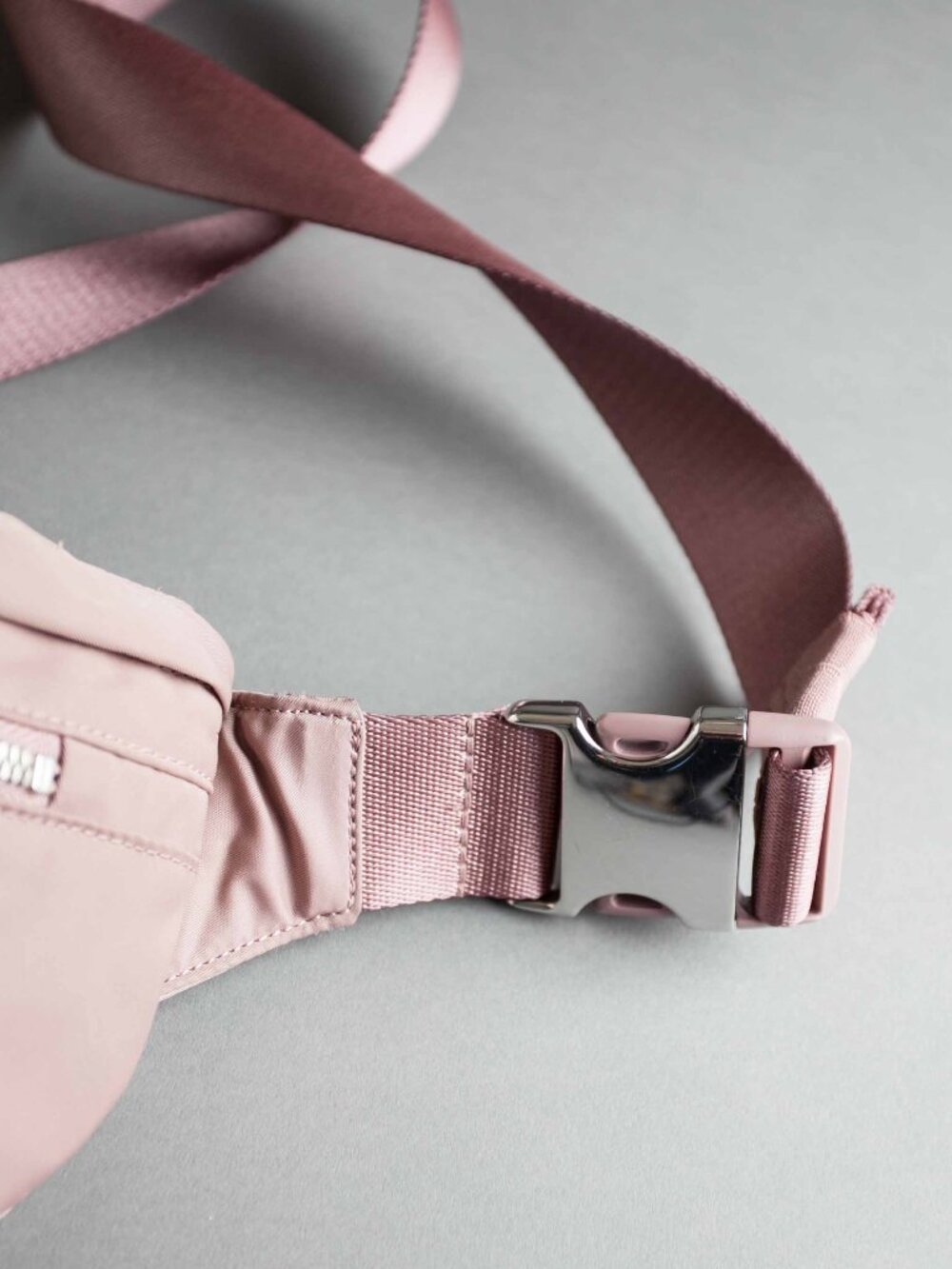 Lululemon City Adventurer Belt Bag 2.5L in Twilight Rose - Picture 5 of 6